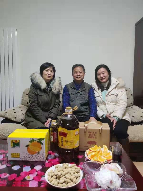 勞模沈坤（中），1984年獲成都市“勞動模范”